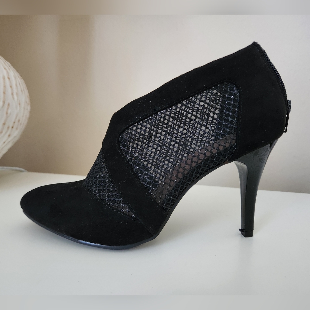 BCBGeneration Stacey Black Mesh Faux Suede Ankle‎ Boots 8
